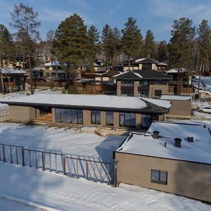 Дом 180 м², угловой участок 9.8 соток